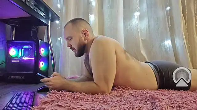 Snapshot of andy_candy_ chatting on February 9, 1:33 am andy candy online show from February 9, 1:33 am