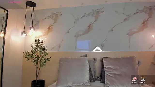 Snapshot of LeaThompson chatting on November 13, 10:35 pm LeaThompson online show from November 13, 10:35 pm