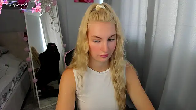 Snapshot of Kimmy_powell chatting on July 13, 4:23 am Kimmy powell online show from July 13, 4:23 am