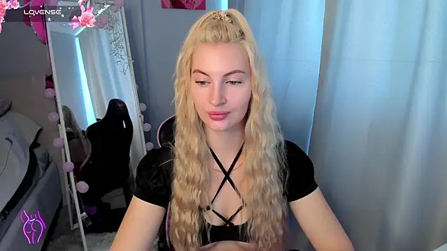 Snapshot of Kimmy_powell chatting on June 15, 3:18 am Kimmy powell online show from June 15, 3:18 am