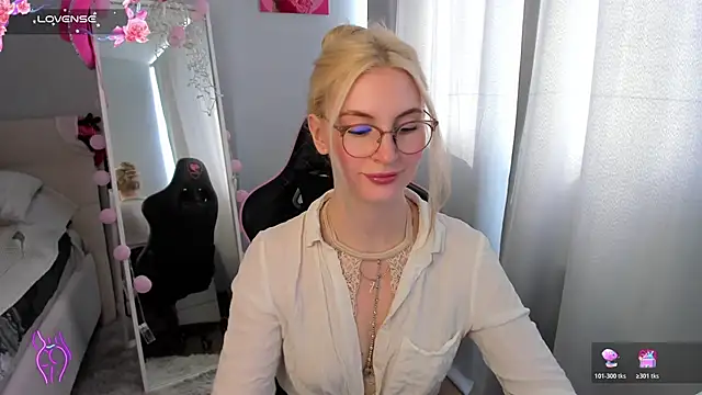 Snapshot of Kimmy_powell chatting on June 17, 8:58 am Kimmy powell online show from June 17, 8:58 am