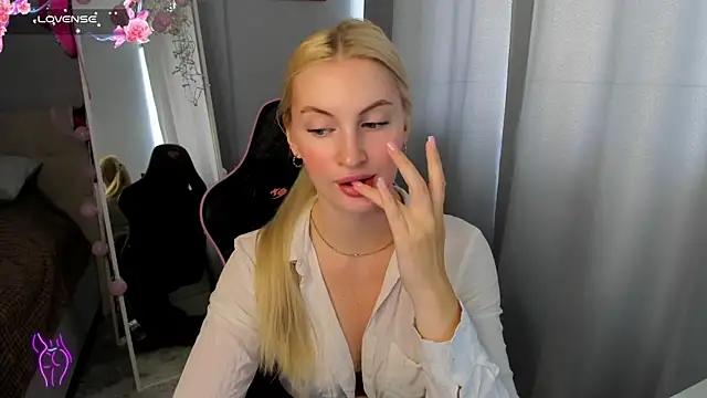 Snapshot of Kimmy_powell chatting on June 30, 4:01 am Kimmy powell online show from June 30, 4:01 am