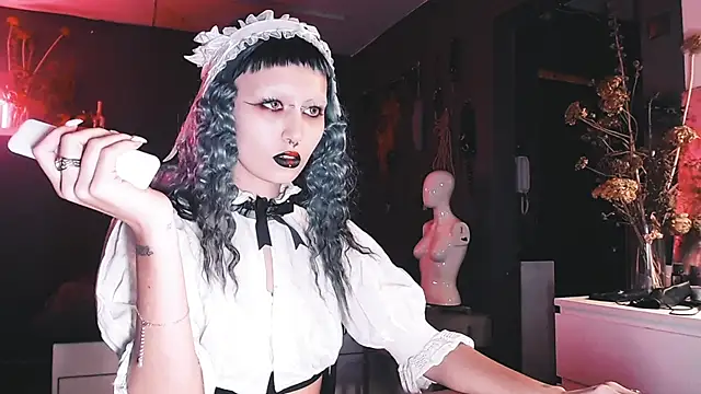 Snapshot of god_x_girl chatting on December 1, 5:51 pm god x girl online show from December 1, 5:51 pm