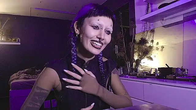 Snapshot of god_x_girl chatting on December 20, 6:24 pm god x girl online show from December 20, 6:24 pm