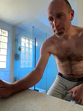 El Gizmo online show from December 14, 7:52 pm