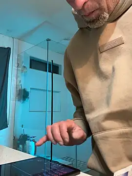 El Gizmo online show from February 12, 9:31 am