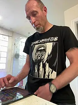 El Gizmo online show from March 1, 10:32 pm