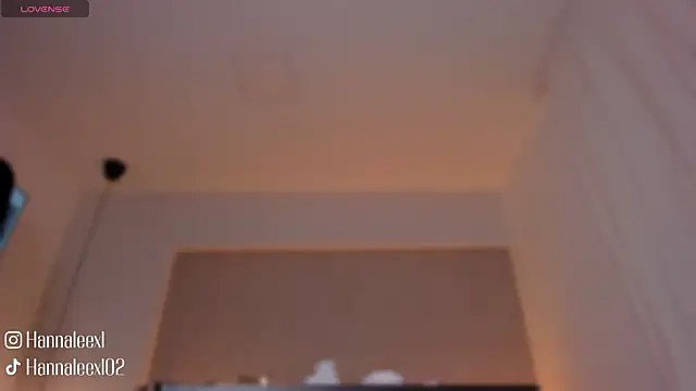 hanna lee02 online show from April 1, 12:28 pm