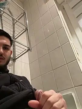 Snapshot of Furko_33 chatting on December 12, 4:32 pm Furko 33 online show from December 12, 4:32 pm