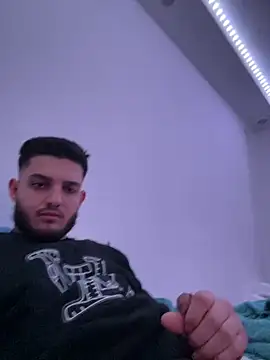 Snapshot of Furko_33 chatting on December 20, 8:22 pm Furko 33 online show from December 20, 8:22 pm