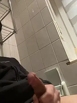 Snapshot of Furko_33 chatting on December 28, 4:52 pm Furko 33 online show from December 28, 4:52 pm