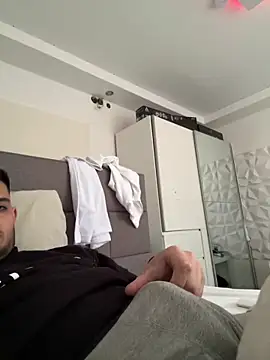 Snapshot of Furko_33 chatting on May 15, 2:37 pm Furko 33 online show from May 15, 2:37 pm