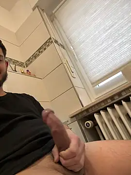 Snapshot of Furko_33 chatting on February 28, 3:15 pm Furko 33 online show from February 28, 3:15 pm