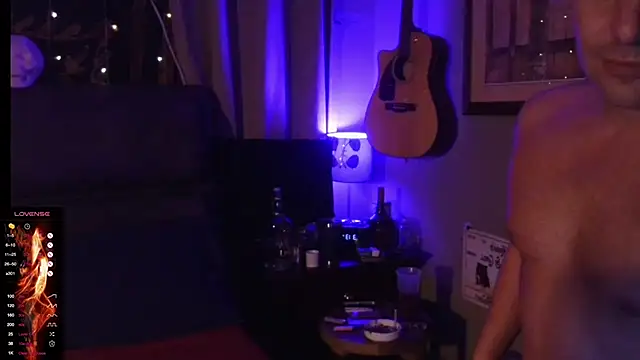 Snapshot of Hard_to_Handlexxx chatting on December 5, 8:16 am Hard to Handlexxx online show from December 5, 8:16 am