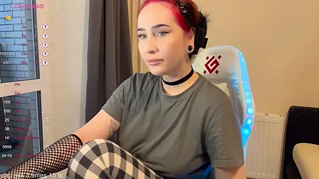 Snapshot of AnastasiaSun chatting on December 4, 11:20 am AnastasiaSun online show from December 4, 11:20 am