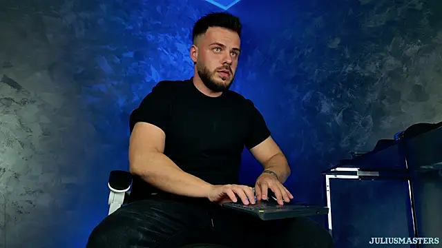 juliusmasters online show from April 5, 8:37 pm