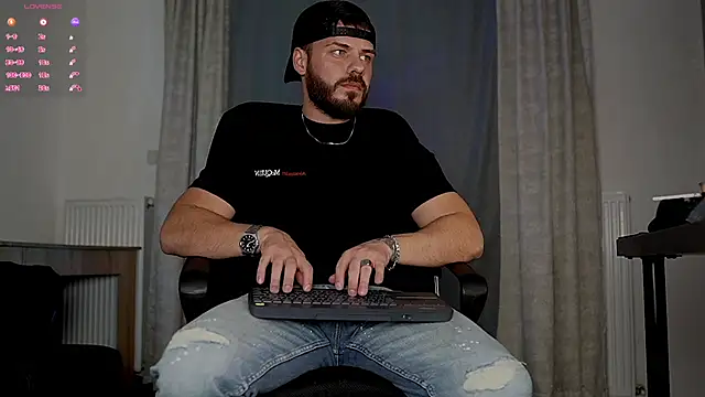 Snapshot of juliusmasters chatting on October 27, 8:21 pm juliusmasters online show from October 27, 8:21 pm