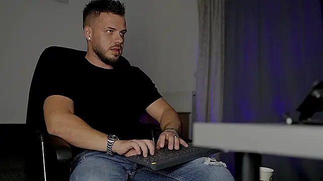 Snapshot of juliusmasters chatting on October 12, 5:36 pm juliusmasters online show from October 12, 5:36 pm