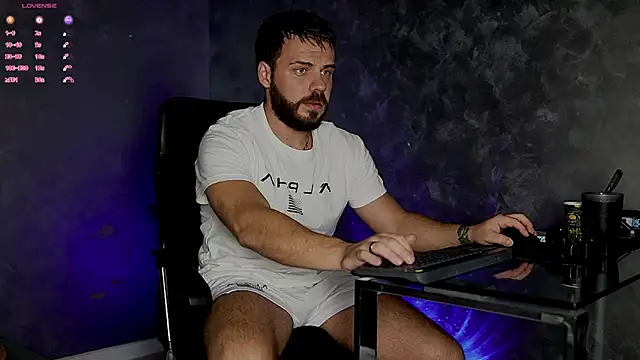 Snapshot of juliusmasters chatting on November 8, 8:01 pm juliusmasters online show from November 8, 8:01 pm