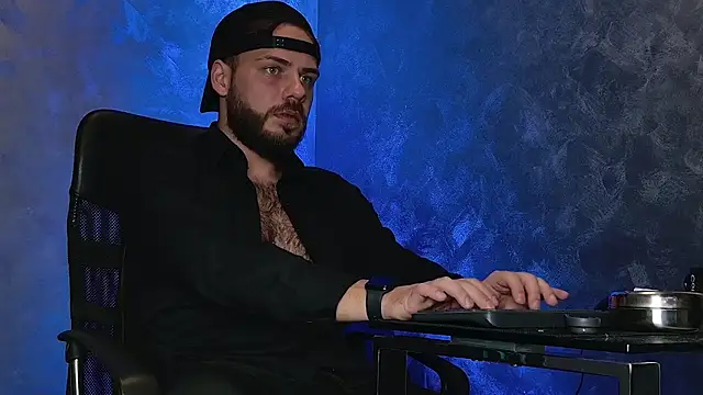 juliusmasters online show from December 15, 8:36 pm