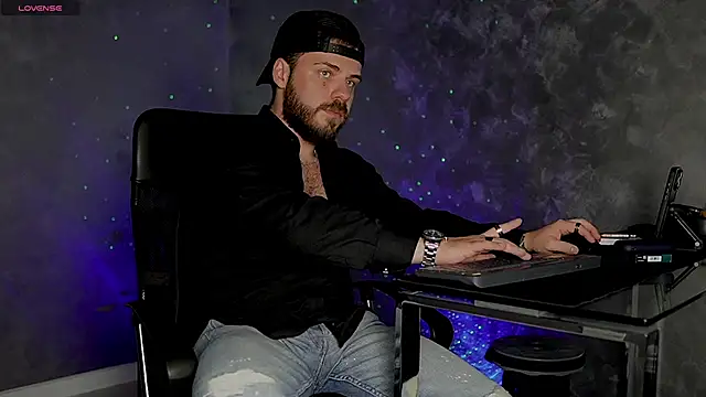 Snapshot of juliusmasters chatting on November 10, 8:03 pm juliusmasters online show from November 10, 8:03 pm