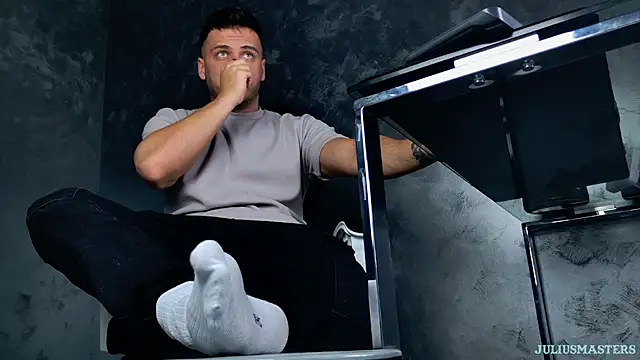 juliusmasters online show from February 8, 9:01 pm