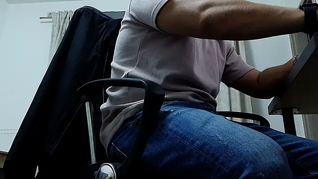 Snapshot of juliusmasters chatting on October 3, 7:37 pm juliusmasters online show from October 3, 7:37 pm