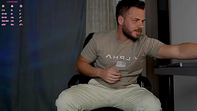 Snapshot of juliusmasters chatting on October 19, 6:54 pm juliusmasters online show from October 19, 6:54 pm