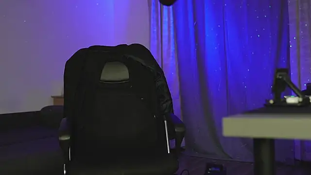 Snapshot of juliusmasters chatting on March 19, 1:10 am juliusmasters online show from March 19, 1:10 am