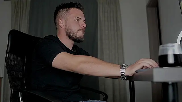 Snapshot of juliusmasters chatting on October 1, 6:23 pm juliusmasters online show from October 1, 6:23 pm