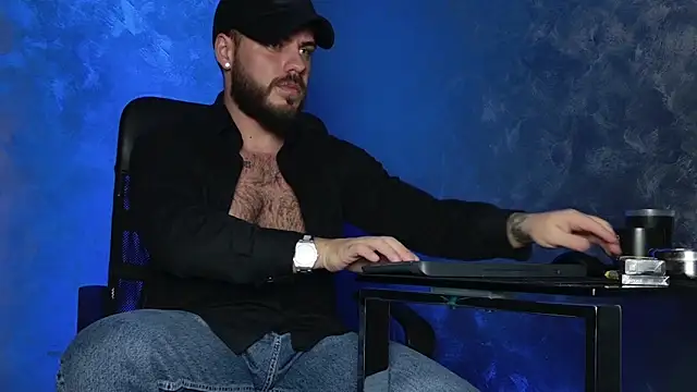 juliusmasters online show from December 17, 8:47 pm