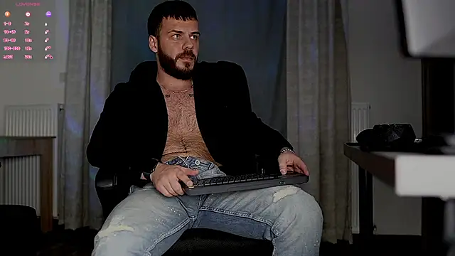 Snapshot of juliusmasters chatting on October 28, 8:52 pm juliusmasters online show from October 28, 8:52 pm