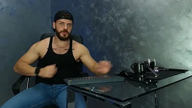 Snapshot of juliusmasters chatting on October 31, 9:11 pm juliusmasters online show from October 31, 9:11 pm