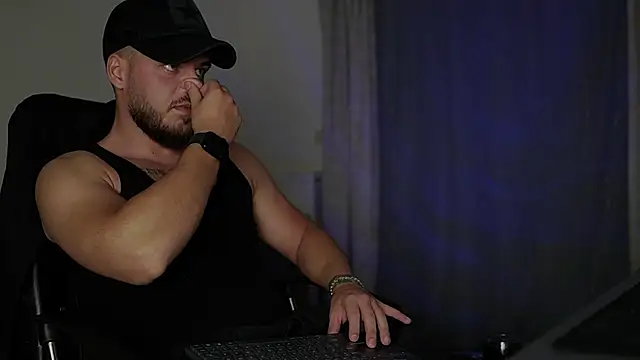 Snapshot of juliusmasters chatting on September 9, 12:32 am juliusmasters online show from September 9, 12:32 am