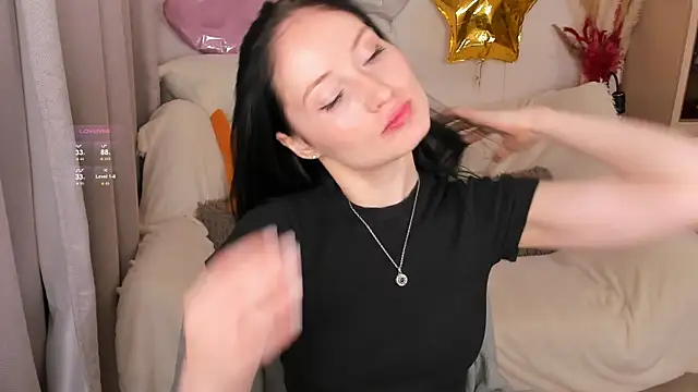 Snapshot of LisaMooore chatting on October 18, 3:47 pm LisaMooore online show from October 18, 3:47 pm