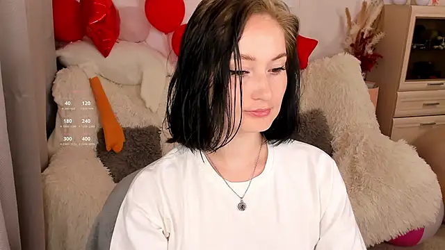 LisaMooore online show from July 1, 4:40 pm