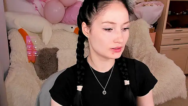 LisaMooore online show from February 7, 11:18 am