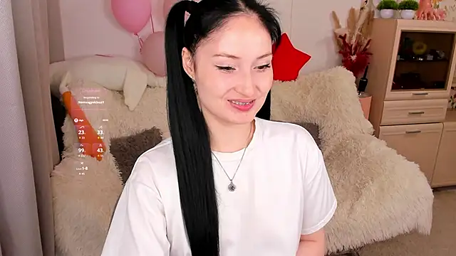 LisaMooore online show from March 6, 7:09 pm