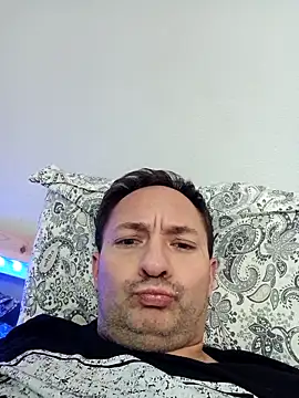 DANIELNEEL23 online show from May 15, 9:57 pm