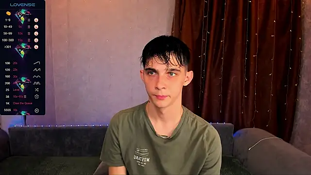 Snapshot of Aaron_Boom chatting on September 18, 10:35 pm Aaron Boom online show from September 18, 10:35 pm