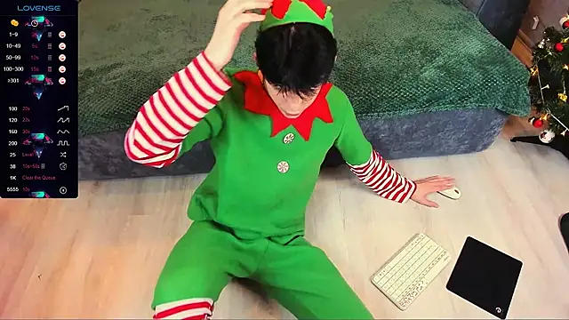 Snapshot of Aaron_Boom chatting on December 24, 11:22 pm Aaron Boom online show from December 24, 11:22 pm