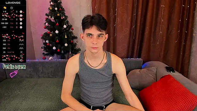 Aaron Boom online show from December 15, 10:59 pm