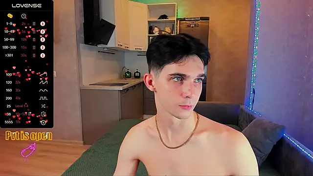 Aaron Boom online show from October 31, 12:40 am