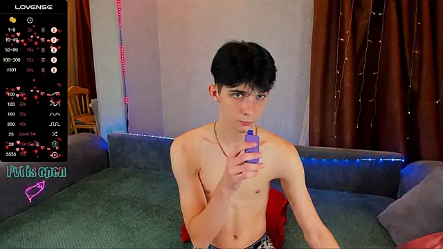 Snapshot of Aaron_Boom chatting on October 10, 9:37 pm Aaron Boom online show from October 10, 9:37 pm