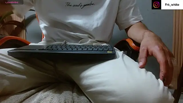 Snapshot of Mr_WhiteCock chatting on October 19, 12:13 am Mr WhiteCock online show from October 19, 12:13 am