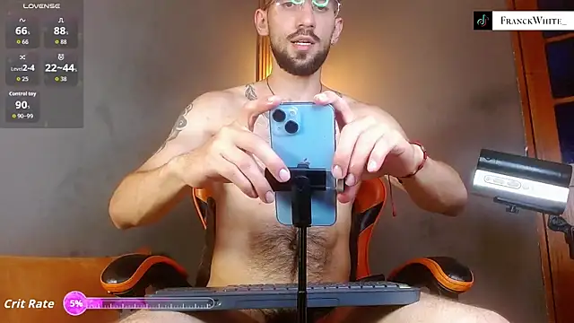 Snapshot of Mr_WhiteCock chatting on June 26, 3:23 am Mr WhiteCock online show from June 26, 3:23 am