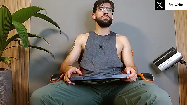 Snapshot of Mr_WhiteCock chatting on September 13, 11:10 am Mr WhiteCock online show from September 13, 11:10 am