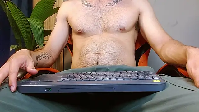 Snapshot of Mr_WhiteCock chatting on September 12, 12:33 am Mr WhiteCock online show from September 12, 12:33 am