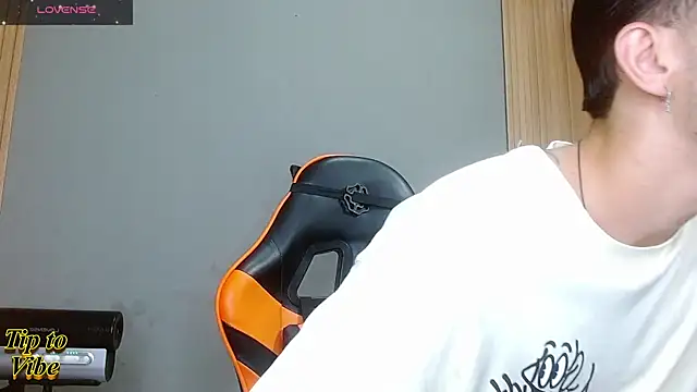 Mr WhiteCock online show from December 1, 9:15 pm