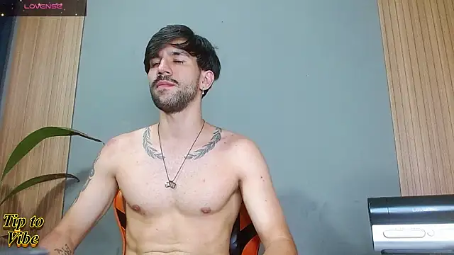 Mr WhiteCock online show from December 3, 11:04 pm